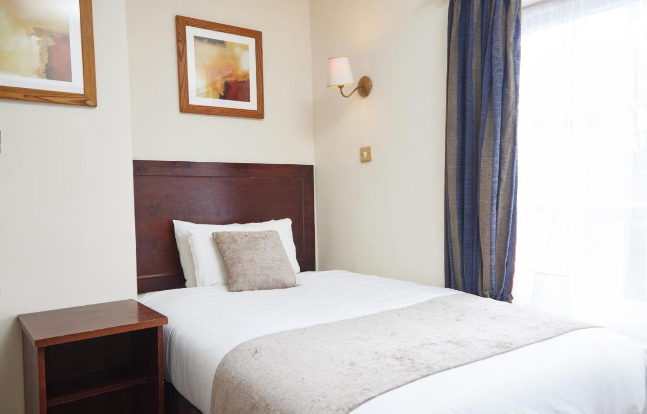 The Bell Hotel Woburn By Greene King Inns Esterno foto