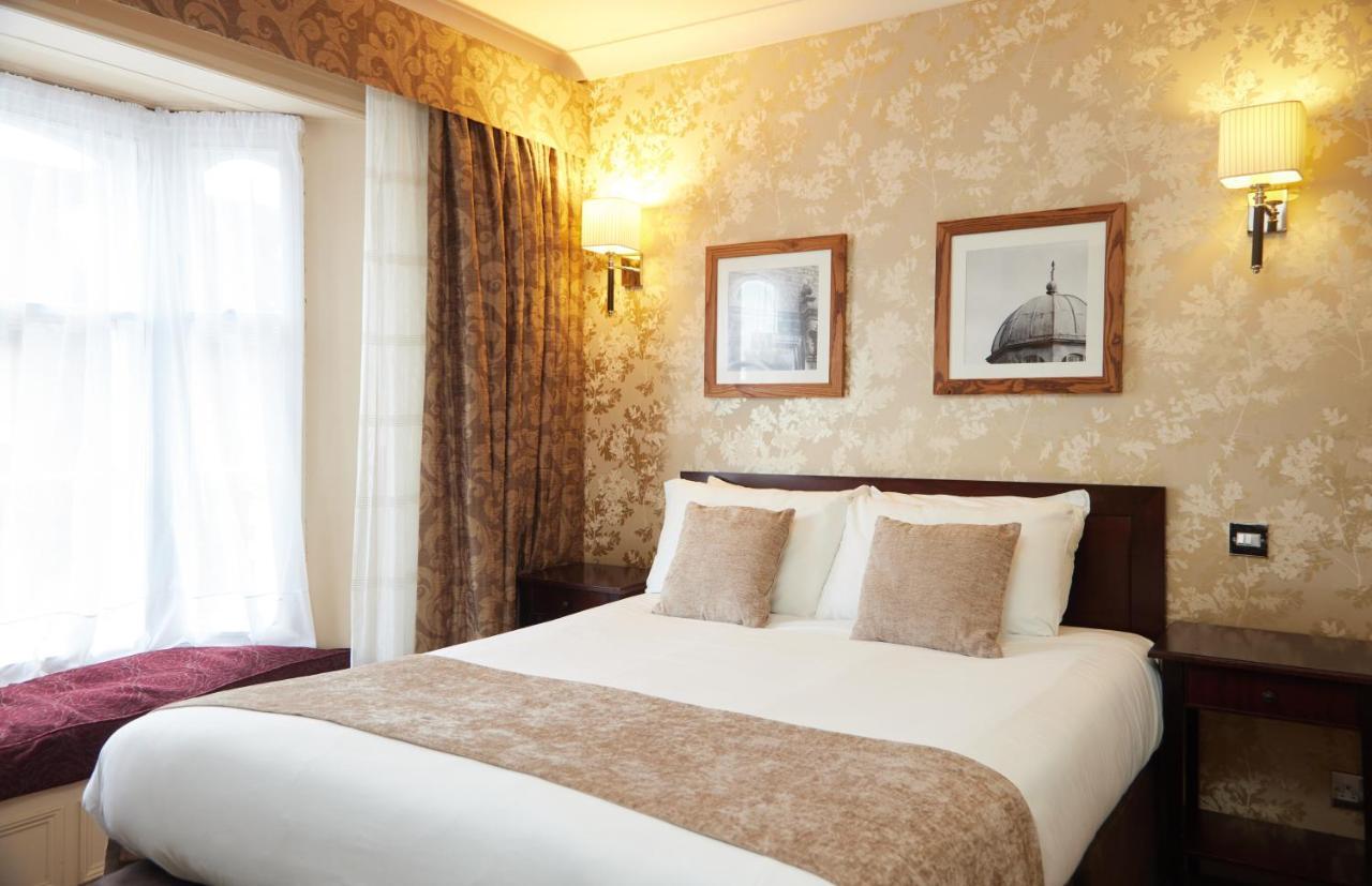 The Bell Hotel Woburn By Greene King Inns Esterno foto