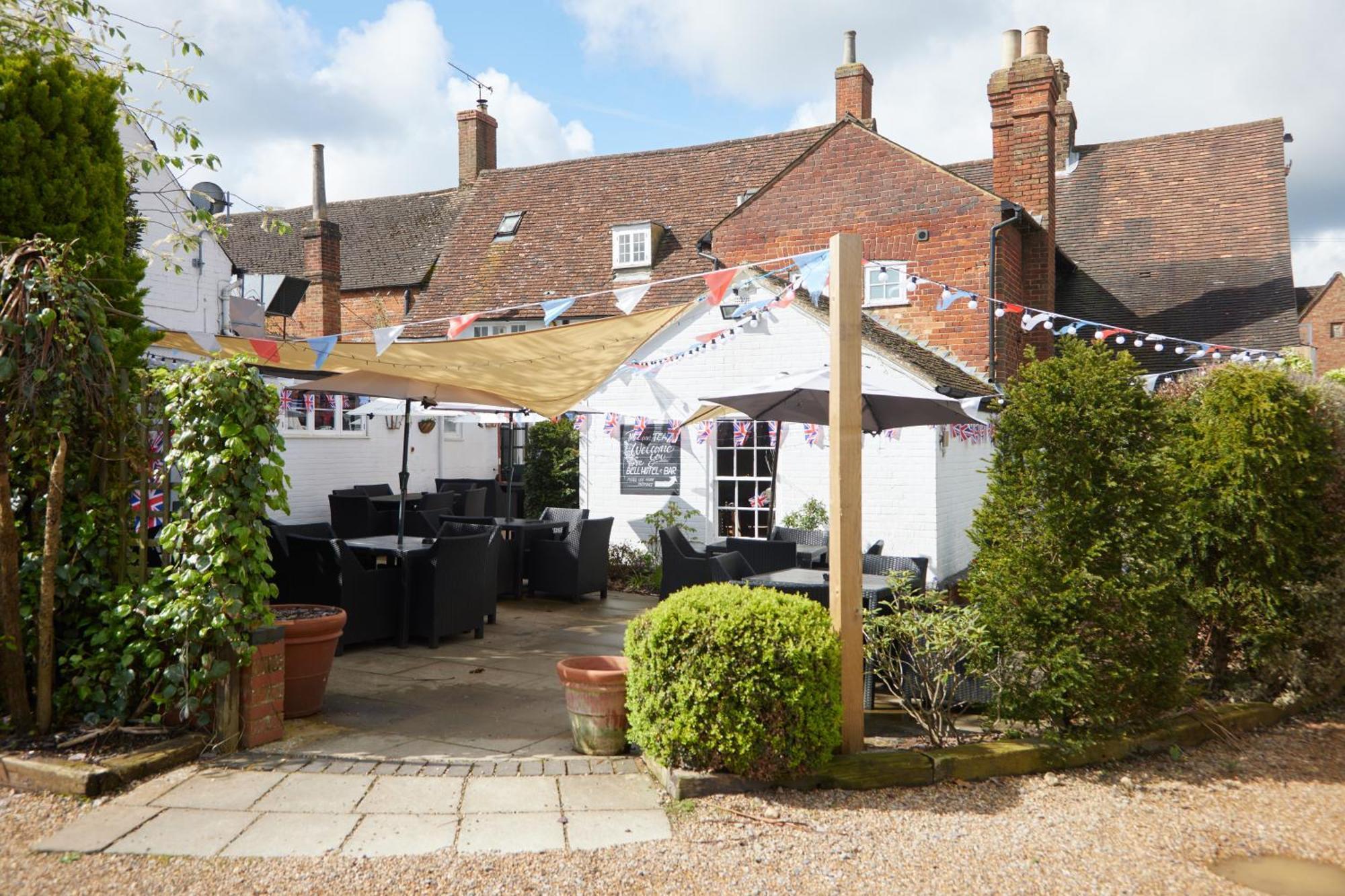 The Bell Hotel Woburn By Greene King Inns Esterno foto