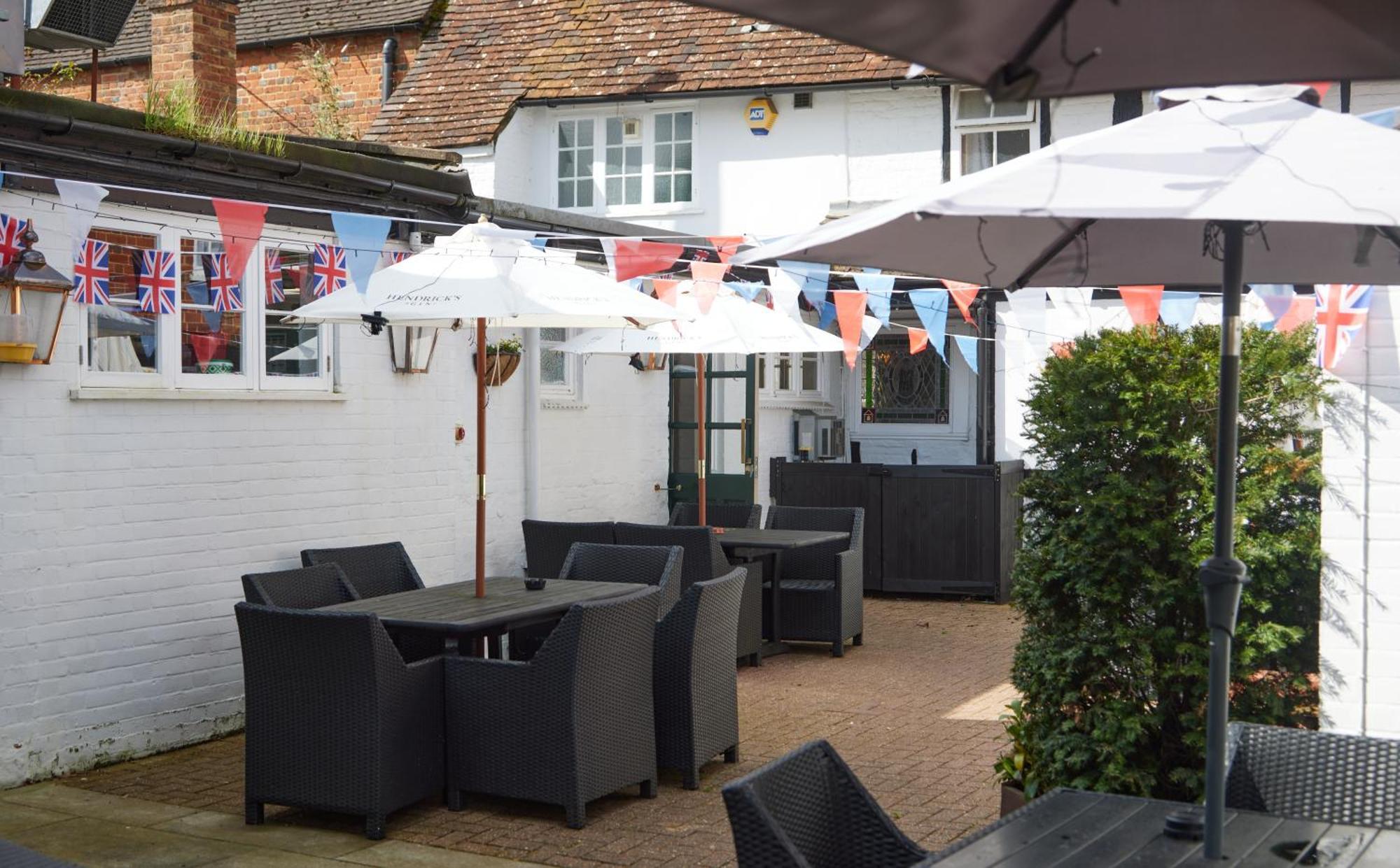 The Bell Hotel Woburn By Greene King Inns Esterno foto