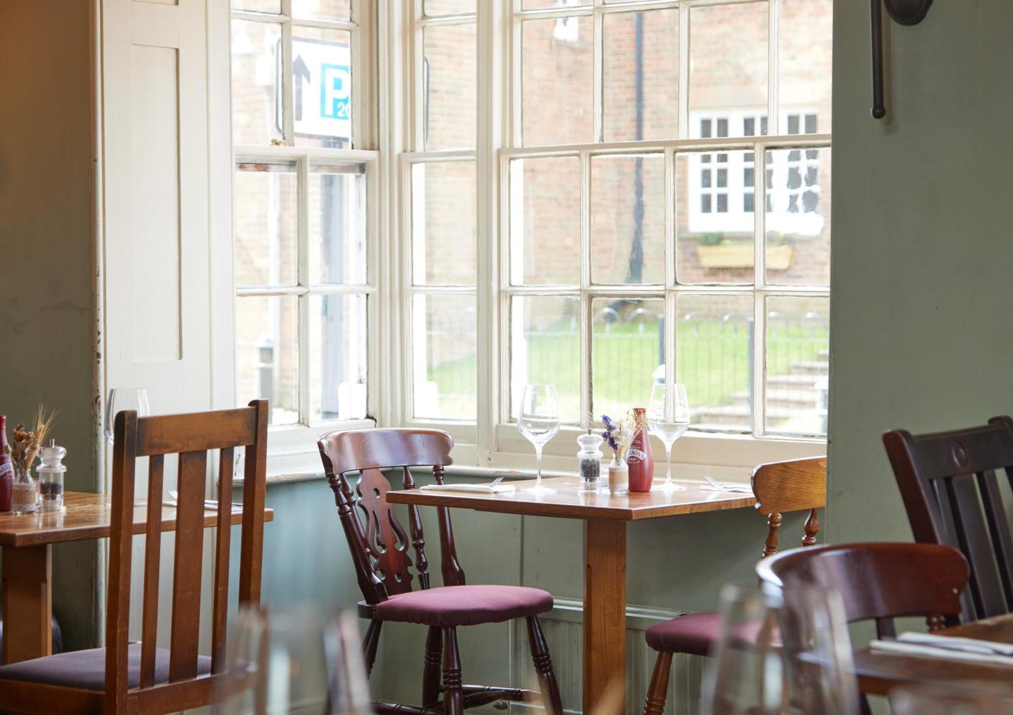 The Bell Hotel Woburn By Greene King Inns Esterno foto