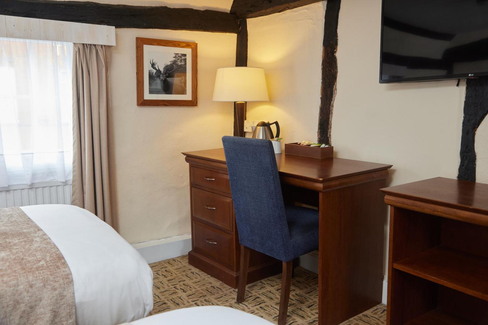 The Bell Hotel Woburn By Greene King Inns Esterno foto